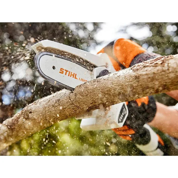 Podador De Galhos A Bateria GTA 26 C/ Bateria e Carregador 127V DE BRINDE